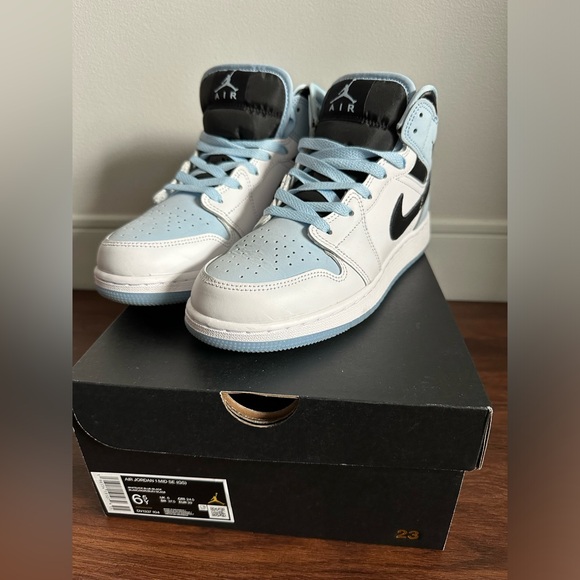 Air Jordan 1 mid SE (GS) - Picture 3 of 12